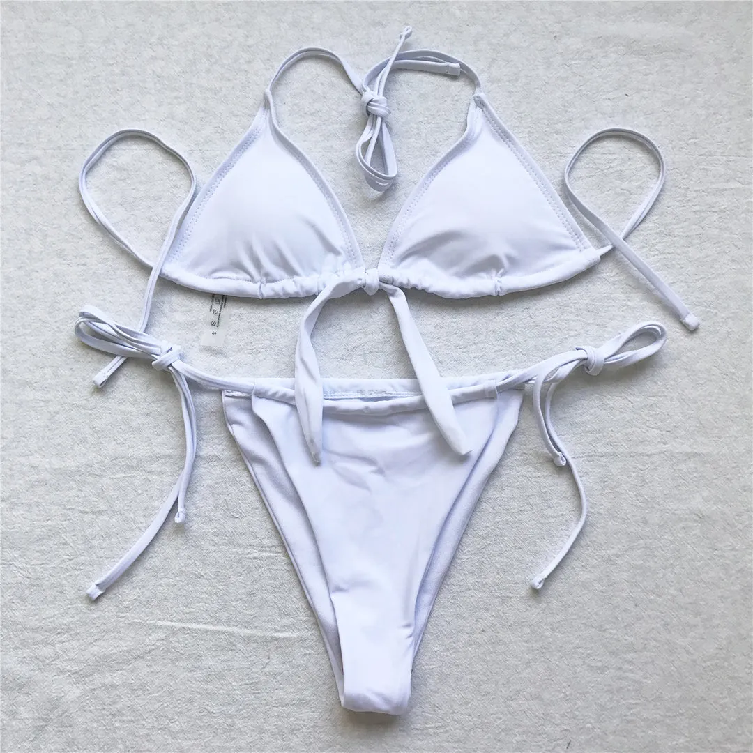 Atemberaubendes dreiteiliges Neckholder-Bikini-Set mit Schmetterlings-Sarong