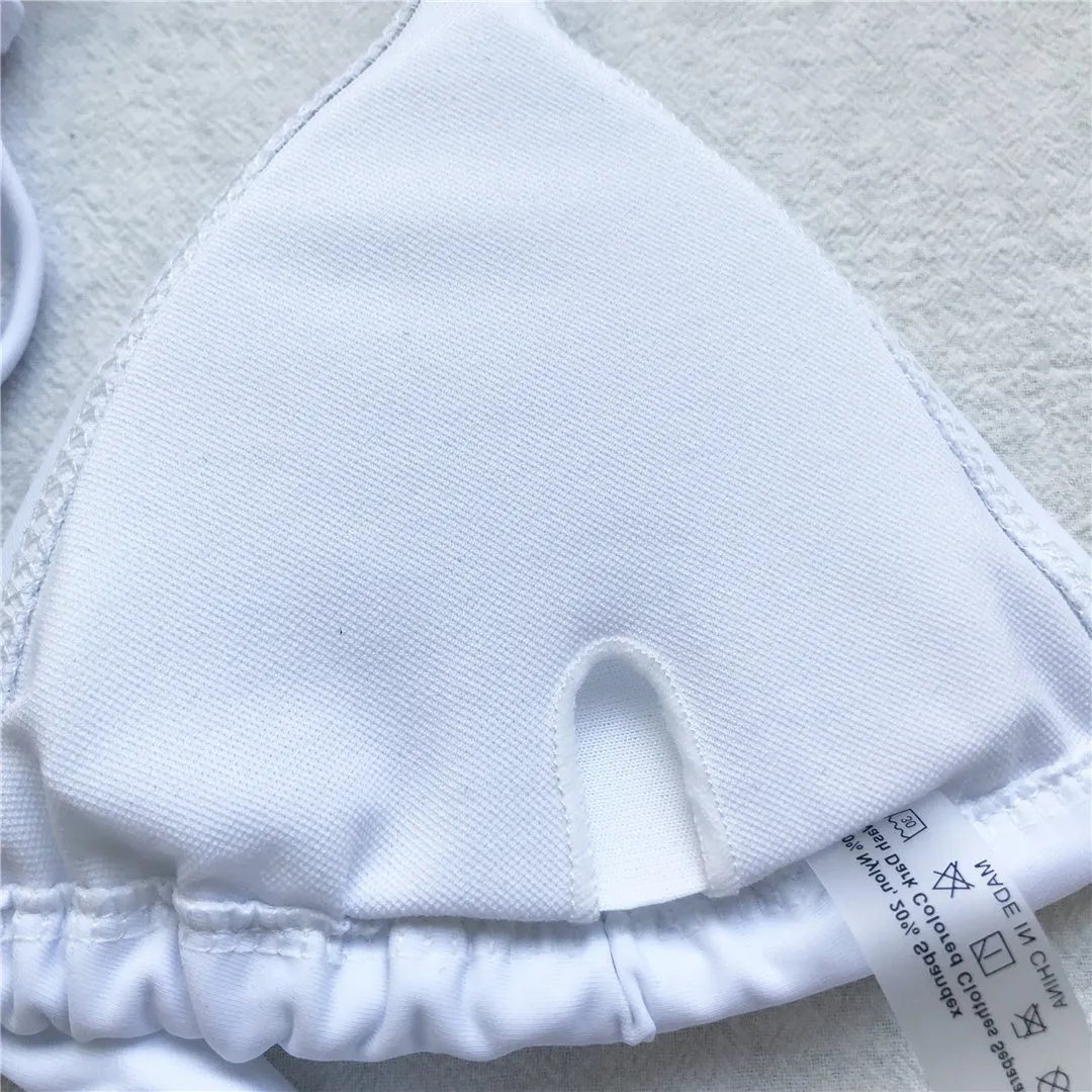 Atemberaubendes dreiteiliges Neckholder-Bikini-Set mit Schmetterlings-Sarong