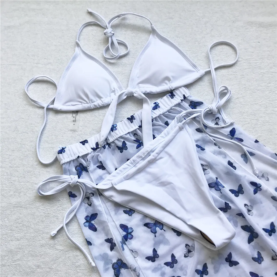 Atemberaubendes dreiteiliges Neckholder-Bikini-Set mit Schmetterlings-Sarong