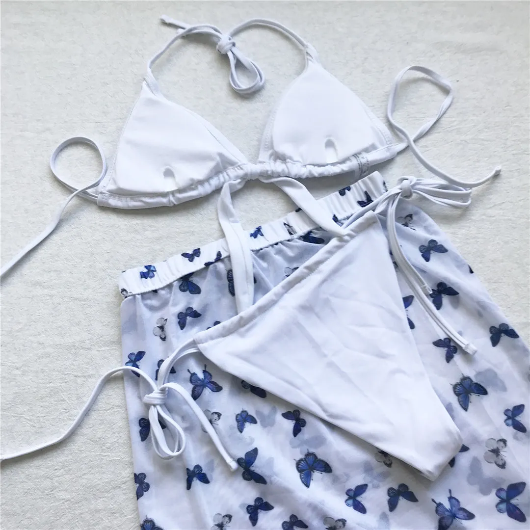 Atemberaubendes dreiteiliges Neckholder-Bikini-Set mit Schmetterlings-Sarong