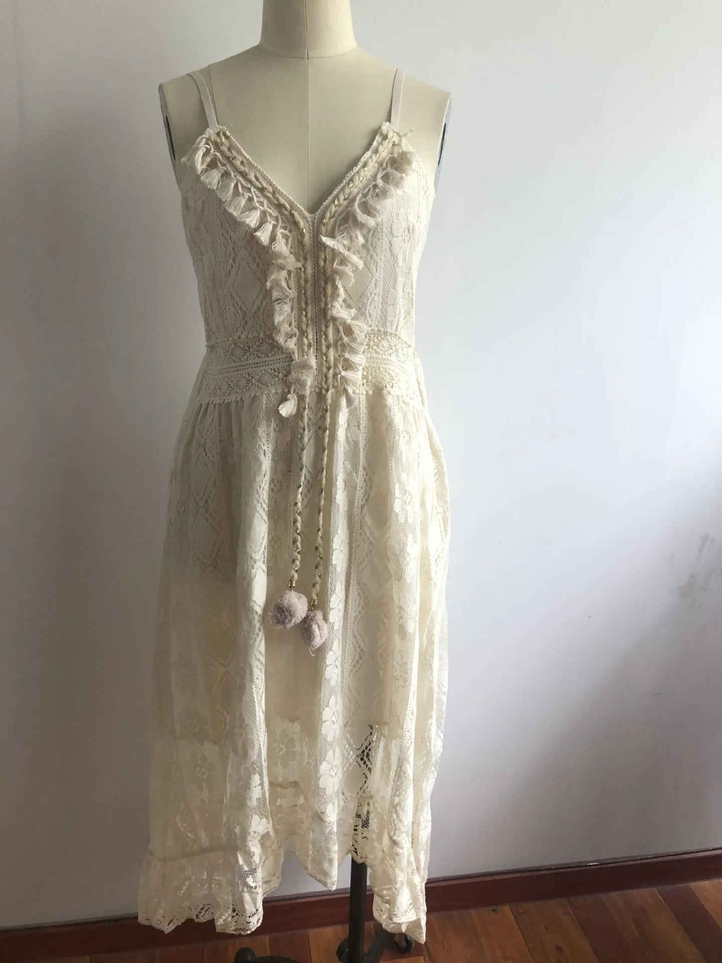 Boho Bliss Spitzenkleid mit Quaste