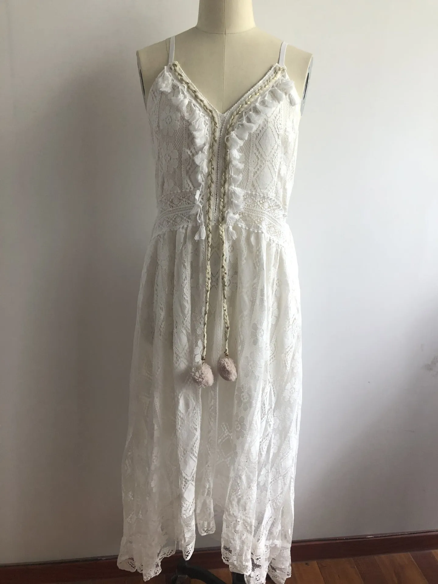 Boho Bliss Spitzenkleid mit Quaste