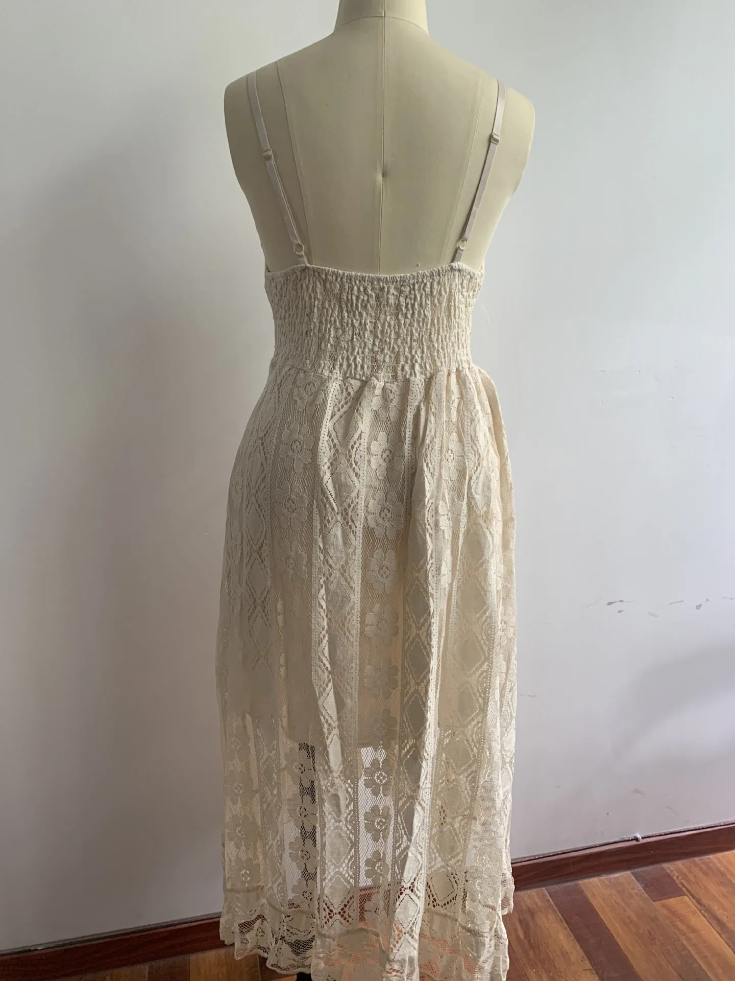 Boho Bliss Spitzenkleid mit Quaste