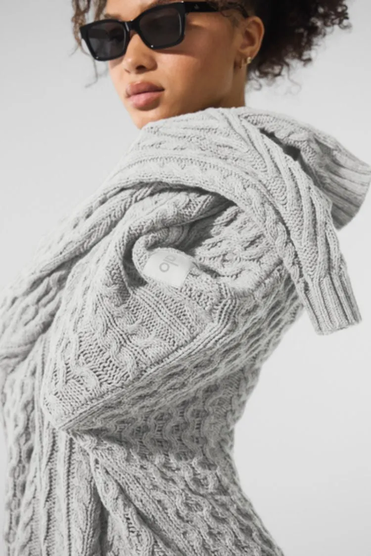 CABLE KNIT CREW NECK SWEATER