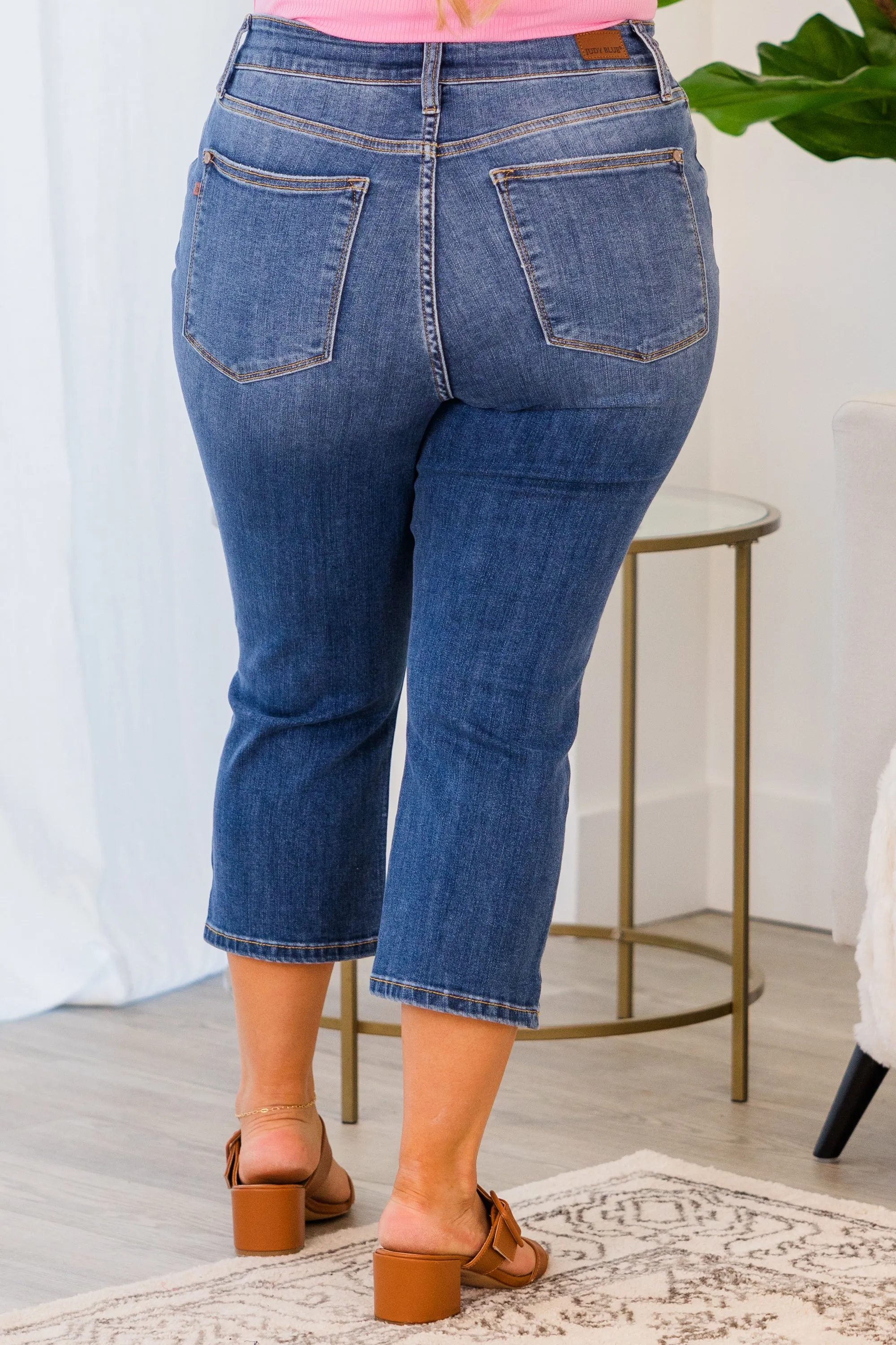 Judy Blue: Aligned With You Capris, Medium Wash