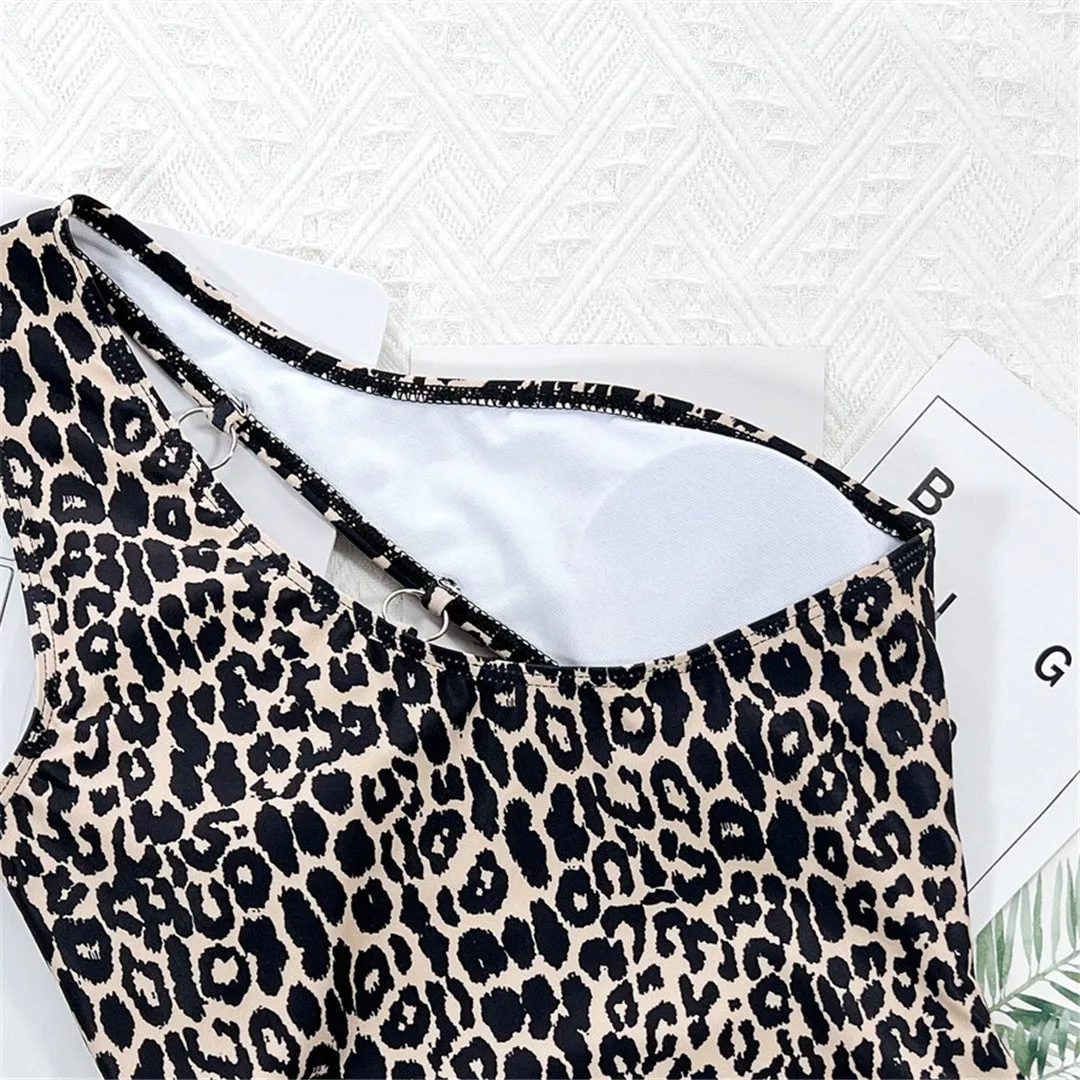 Leopard Dreams Sexy asymmetrischer brasilianischer Badeanzug mit einer Schulter