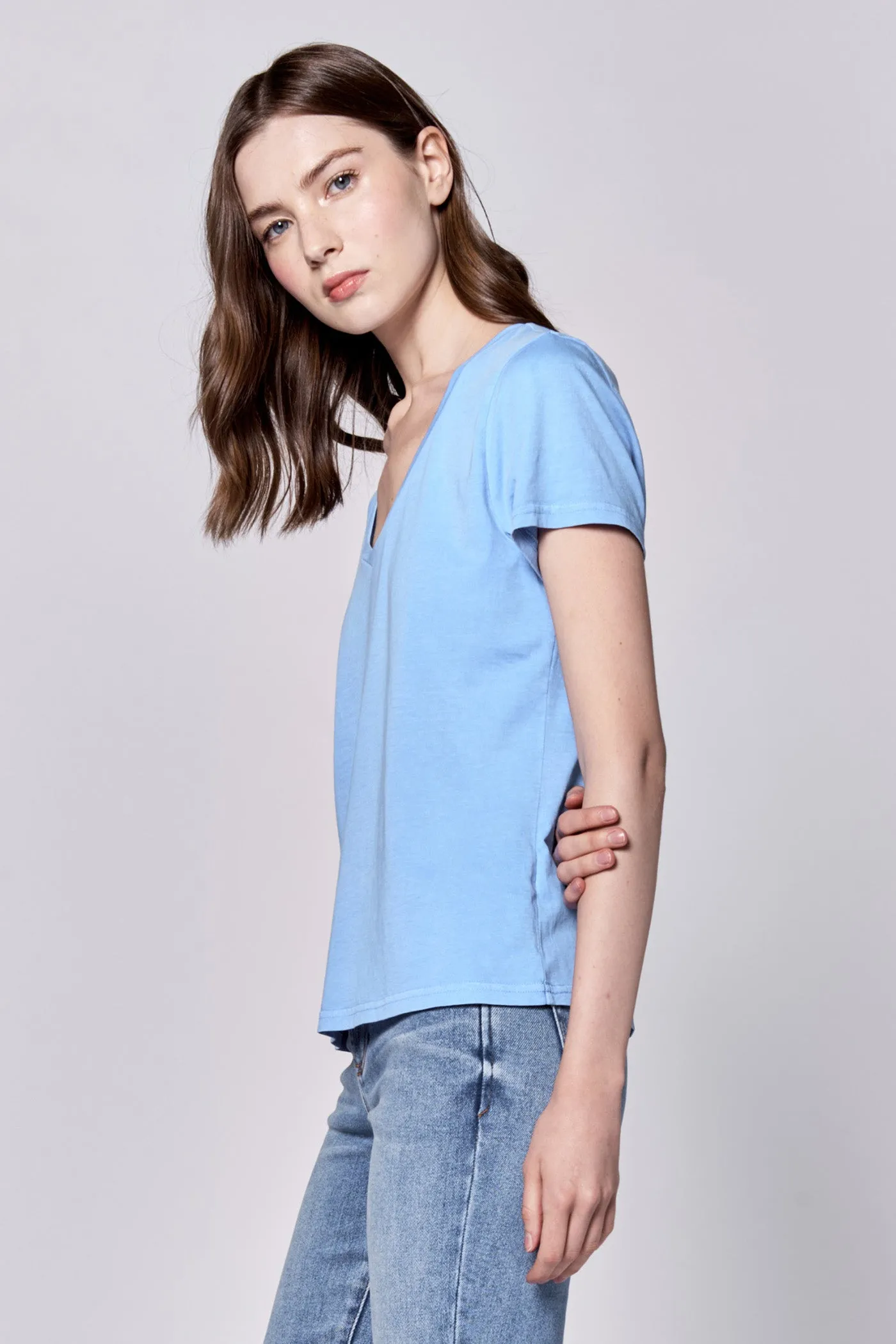 MADELYN V-NECK SHORT SLEEVE RELAXED FIT TOP AZURE BLUE