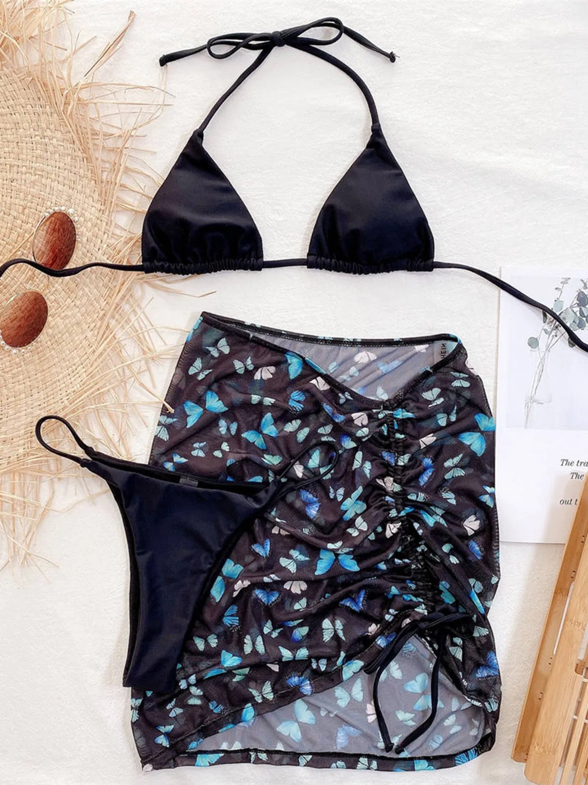 Premium Neckholder-Bikini-Set mit Schmetterlingsdruck und Strand-Cover-Rock