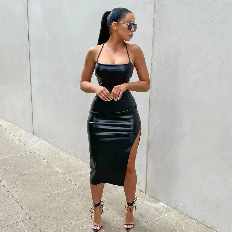 Sexy, figurbetontes, geschlitztes Lederkleid von Dominique mit Rückenschnürung