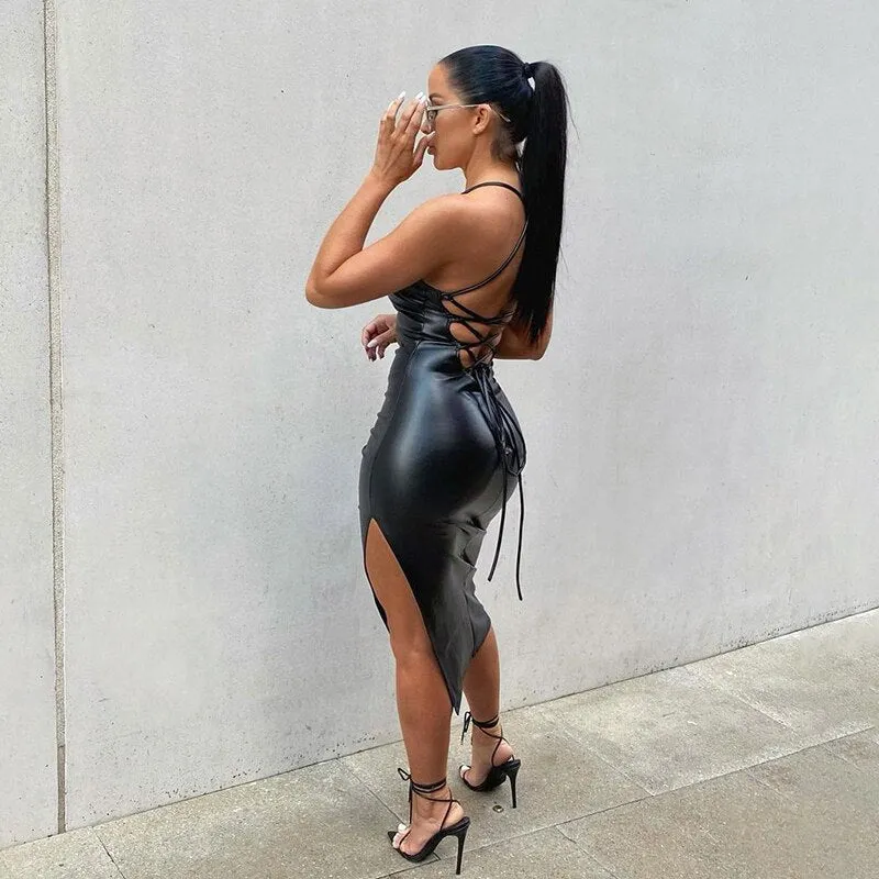 Sexy, figurbetontes, geschlitztes Lederkleid von Dominique mit Rückenschnürung