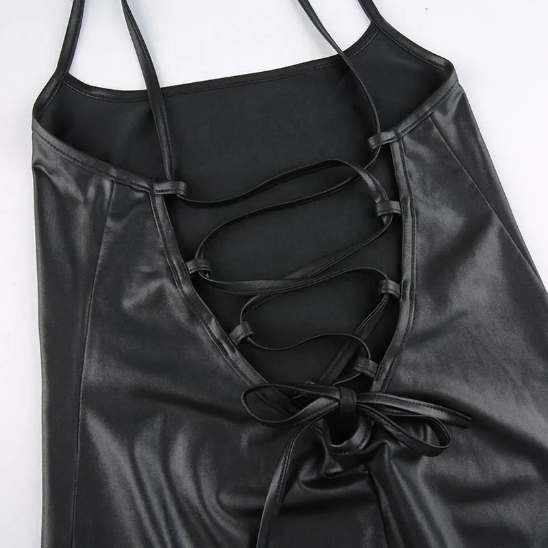 Sexy, figurbetontes, geschlitztes Lederkleid von Dominique mit Rückenschnürung