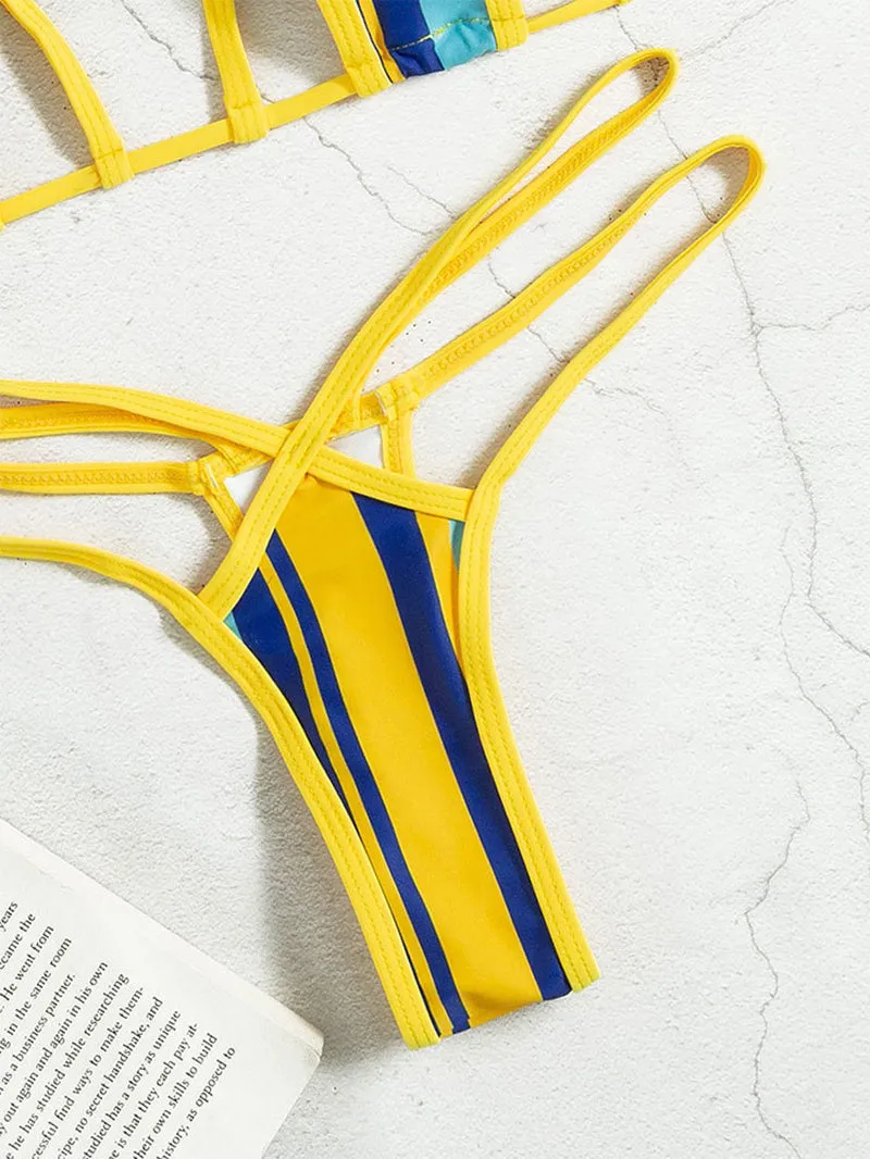 Verführerischer Micro-Kini mit Cut-Outs